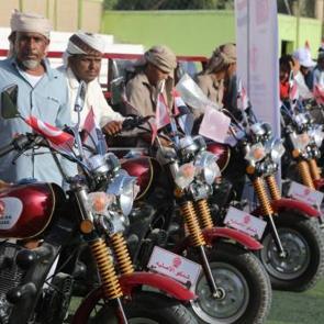 TDV Yemen’de yoksul 100 kişiye 3 tekerlekli motosiklet dağıtımı yaptı