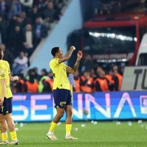 Trabzonspor'dan Fenerbah&ccedil;eli oyunculara: Biz sizi futbolcu sanıyorduk