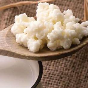 A&ccedil; karnına veya yatmadan &ouml;nce kefir i&ccedil;ilir mi? Her g&uuml;n kefir i&ccedil;menin faydaları!