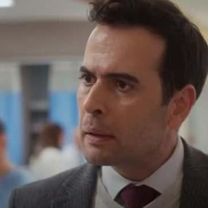 Bahar dizisi 'Selim' Uygar &Ouml;z&ccedil;elik kimdir? Uygar &Ouml;z&ccedil;elik'in oynadığı diziler