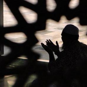 İtikaf nedir, ne demektir ve nasıl yapılır? Evde itikaf olur mu, Kuran'da itikaf ge&ccedil;iyor mu?