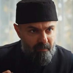 Kızıl Goncalar 'Sadi H&uuml;dayi' Erkan Avcı kimdir? Aslen nereli? Erkan Avcı'nın oynadığı diziler...