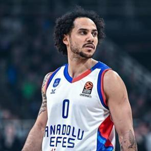 Anadolu Efes'e Shane Larkin'den k&ouml;t&uuml; haber