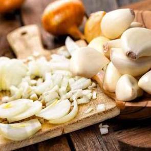 7 g&uuml;n a&ccedil; karnına sarımsak!? Gece sarımsak yutmanın faydaları!