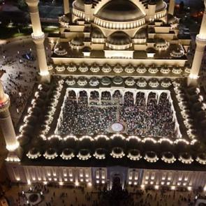 Şahinbey Millet Camii Kadir Gecesi'nde doldu taştı