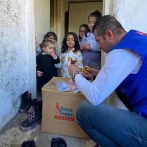 Deniz Feneri Ramazan'da da yüzleri güldürmeye devam etti