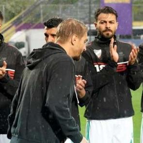 1. Lig ekibinden &ouml;rnek hareket! Şampiyonu alkışlarla karşıladılar