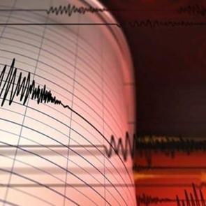 Deprem nedeniyle &uuml;niversitede ara sınavlar ertelendi
