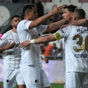 Manisa FK, Altay engelini 2 golle aştı