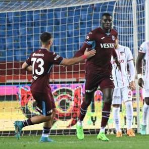 Trabzonspor'dan m&uuml;thiş geri d&ouml;n&uuml;ş! Onuachu şov yaptı