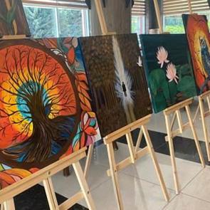 Konya'da kuralların dışında resim sergisi açıldı