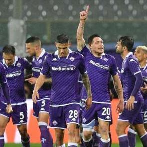 Gol d&uuml;ellosunda avantajı Fiorentina kaptı
