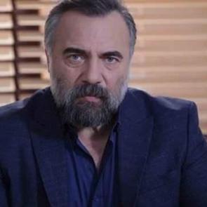 Kurtlar Vadisi repliğini b&ouml;yle tekrarladı! Oktay Kaynarca yıllar sonra bir ilke imza attı