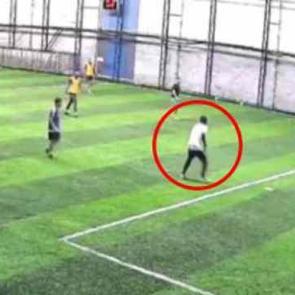 S&uuml;per Lig'in yıldızı halı sahada g&ouml;r&uuml;nt&uuml;lendi!