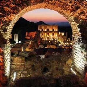 Yıldızların altında tarihi yolculuk