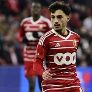 Fenerbah&ccedil;e ve Trabzonspor, 19'luk yıldız adayı i&ccedil;in yarışta!