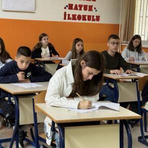 Saraybosnalı &ouml;ğrenciler, YEE'nin T&uuml;rk&ccedil;e sınavında yarıştı