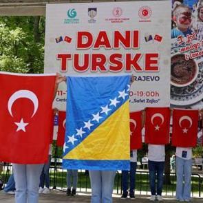 Selçuklu Belediyesi, Saraybosna ve Zenica’da çocukların yüzünü güldürdü