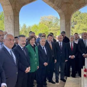 Yunus Emre, vefatının 703’üncü yılında kabri başında anıldı