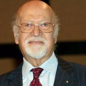 C&uuml;neyt G&ouml;k&ccedil;er kimdir ve nerelidir? İlk eşi kim? C&uuml;neyt G&ouml;k&ccedil;er'in filmleri...