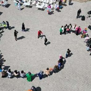 Farkındalık g&ouml;klerde: Engelsiz U&ccedil;urtma Şenliği 