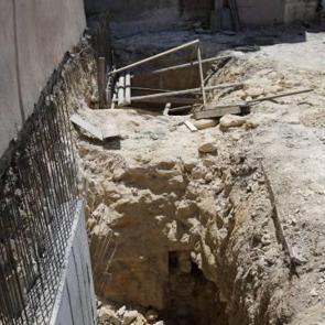 İstanbul'da inşaat &ccedil;alışması sırasında mağara ve kanal bulundu