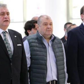 K&uuml;me d&uuml;şm&uuml;şlerdi! Dudak u&ccedil;uklatan borcu Emin Eltuğral devraldı