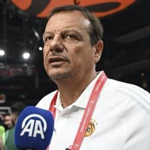 Ergin Ataman'dan 'skandal pankart' i&ccedil;in a&ccedil;ıklama: Bizzat &ouml;z&uuml;r diledi