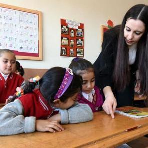 &Ouml;ğretmenlikte yeni d&ouml;nem! İşte madde madde detaylar: 23 bin TL &ouml;deme...