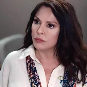 Yeşil&ccedil;am'ın unutulmaz ismi Aydan Şener'den korkutan haber! Ameliyat masasına yattı