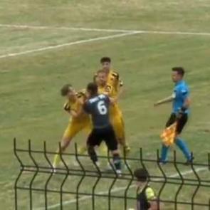 Yumruklar havada u&ccedil;uştu! 16 kırmızı kart &ccedil;ıktı