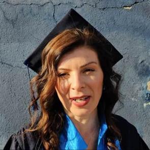 42 yaşındaki G&uuml;l&uuml;mser Kahveci, &uuml;niversite birincisi oldu