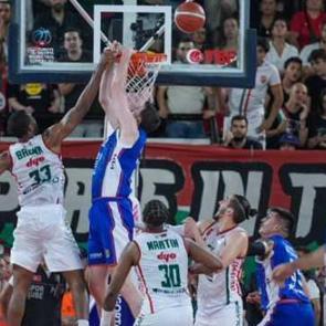 Anadolu Efes, seriye son noktayı koydu! Final yolu a&ccedil;ıldı
