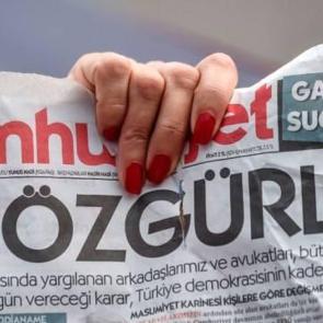 Cumhuriyet ve CHP'li adaydan başarısıyla g&ouml;z dolduran okulara karalama kampanyası!