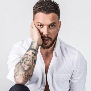 &Uuml;nl&uuml; isim kazaya karıştı! Karşıdan karşıya ge&ccedil;erken...