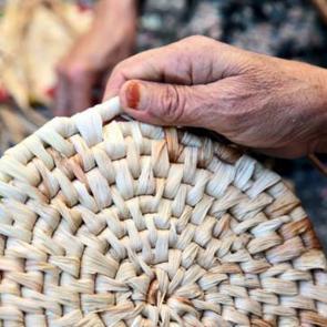 Unutulmaya yüz tutmuş geleneksel el sanatını kadınlar yaşatıyor