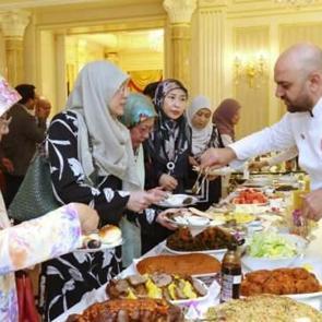 Brune Sultanlığı'nda 'D&uuml;nya Kahvaltı G&uuml;n&uuml;'nde T&uuml;rk kahvaltısı tanıtıldı