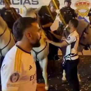 Real Madrid otob&uuml;s&uuml;ne eşlik eden atlı polis bakın kim &ccedil;ıktı!