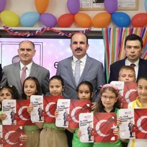 Başkan Uğur İbrahim Altay &ouml;ğrencilerin karne heyecanına ortak oldu