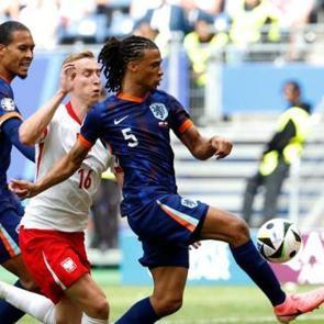 Perdeyi Buksa a&ccedil;tı! Hollanda ma&ccedil;ı Weghorst ile kopardı