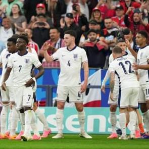 İngiltere, Sırbistan'ı tek golle devirdi