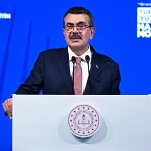 Milli Eğitim Bakanı Yusuf Tekin'den &ouml;ğrencilere &ccedil;ağrı