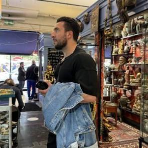 Türk 'antikacı avcısı' İngiltere pazarlarında nadide parça arıyor