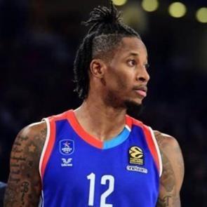 Anadolu Efes'te yıldız isimle yollar ayrıldı