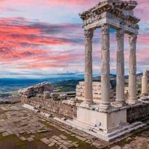 UNESCO listesindeki Bergama'ya turist akını! G&ouml;renler hayran kalıyor