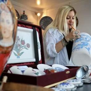 Kronik karaciğer hastası olmuştu: Stresini çini sanatıyla aştı