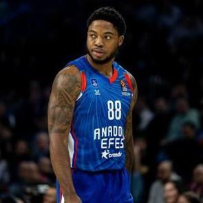 Anadolu Efes'te Tyrique Jones ile yollar ayrıldı