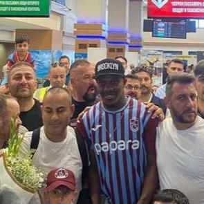 Hasret son buldu! Taraftarın sevgilisi Trabzon'a geldi