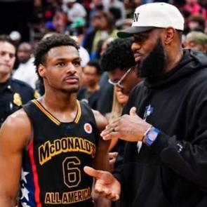 NBA tarihinde bir ilk! Baba-oğul takım arkadaşı oldu