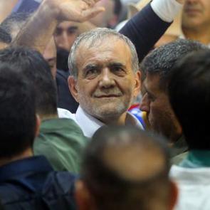 İran'ın yeni Cumhurbaşkanı Mesud Pezeşkiyan kimdir?